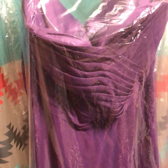 Dresses - Picture 3 of 3